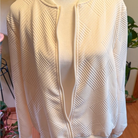 NWOT Women’s Cream Zip-Up Sweater Size L Textured Long Sleeves Polyester - Picture 10 of 14